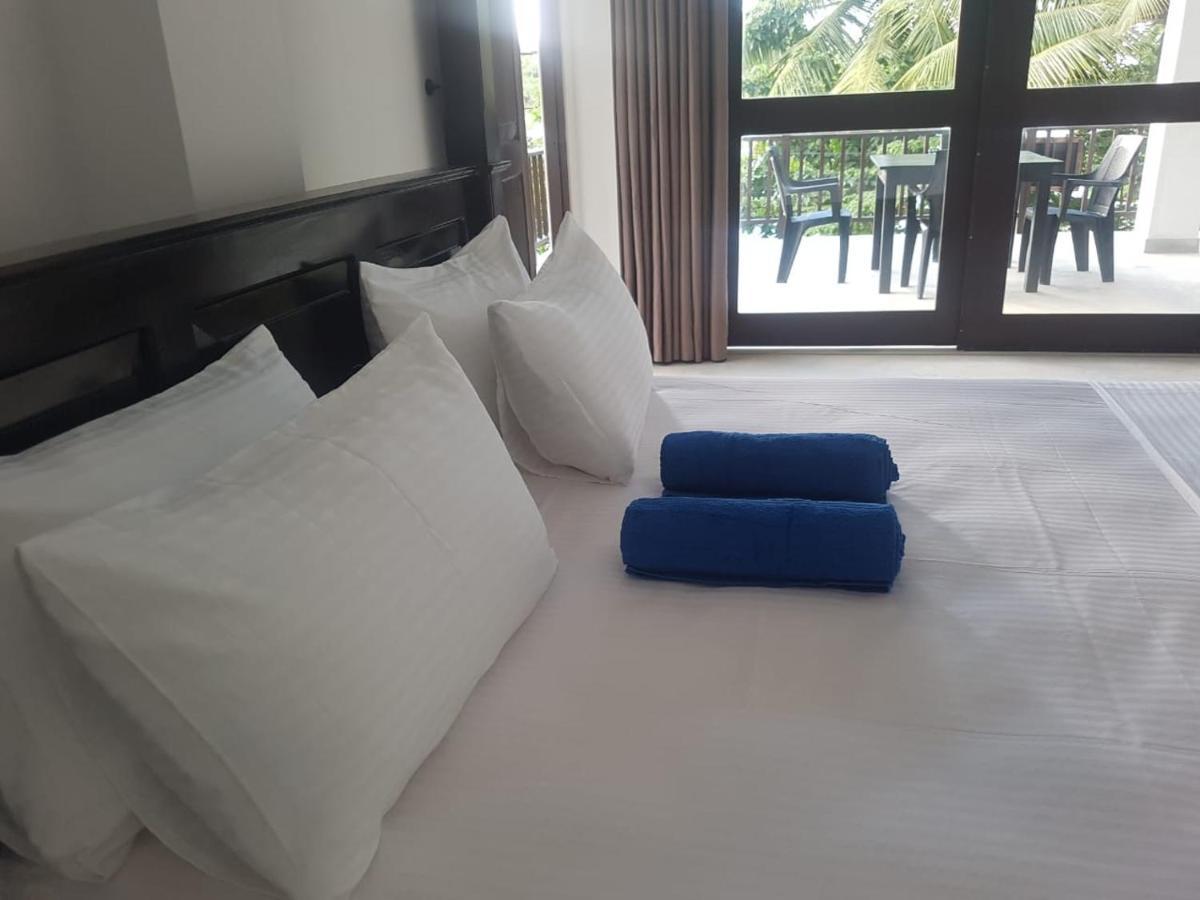 Waves Hiri Hotel Dickwella Exterior photo